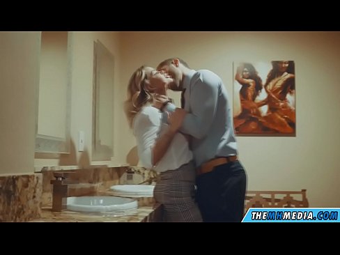 ❤️ Når en barmfagre blondine forfører deg på et offentlig toalett Sexvideo ved no.hentaibar-com.ru ❤